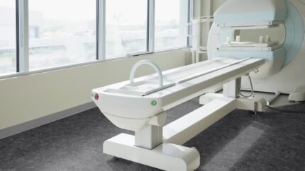 Antistatički pod Linoleum Conductive xf²™ magnetna rezonanca u tamnosivom kamenastom dezenu.